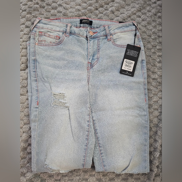 True Religion Jenni Curvy Mid Rise Jeans. - Picture 8 of 8